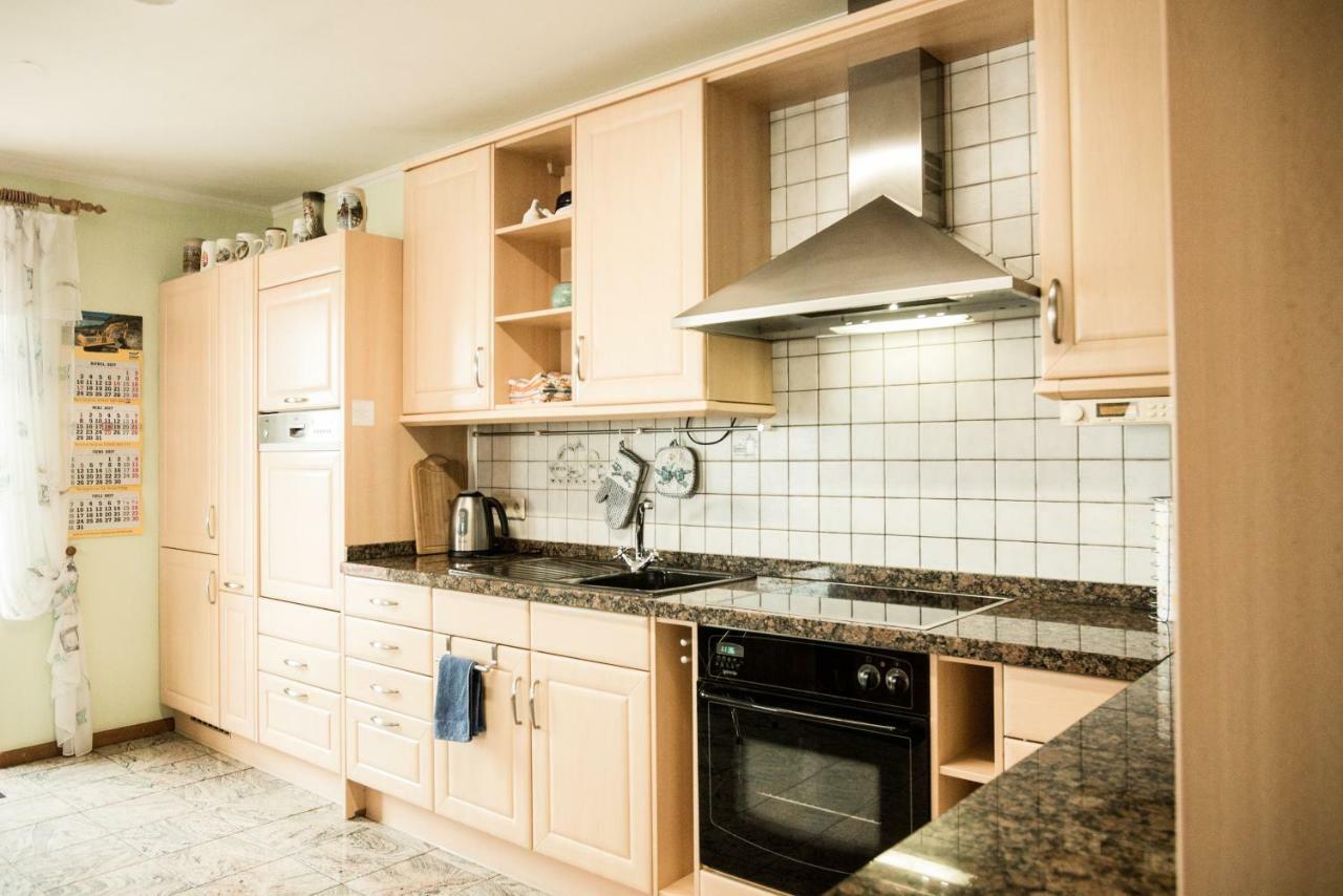 Haus Helene Apartment Ochtendung Bagian luar foto