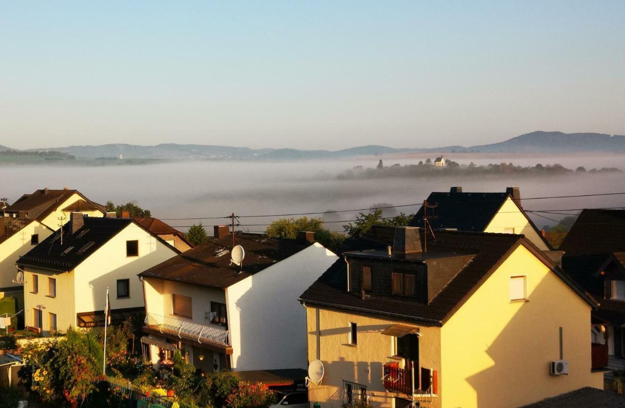 Haus Helene Apartment Ochtendung Bagian luar foto